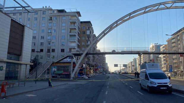 Çökme tehlikesi olan bina nedeniyle Diyarbakır- Şanlıurfa karayolu kapatıldı