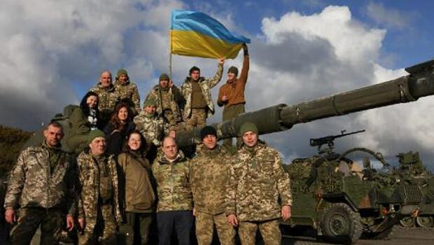 İngiltere’de Ukraynalı askerlerin tank eğitimi devam ediyor