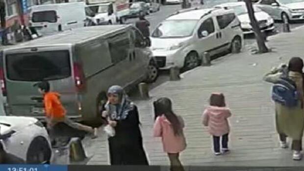 Sultangazi'de aniden yola fırlayan çocuğa otomobil çarptı 