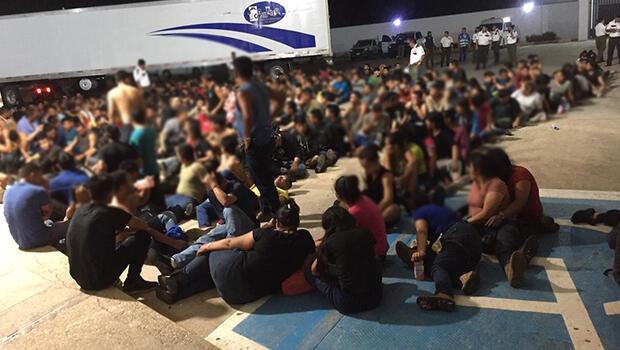 Meksika’da TIR dorsesinde 103'ü fazla refakatsiz çocuk 343 göçmen bulundu