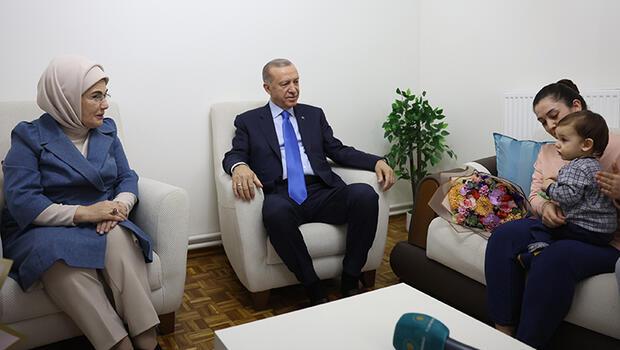 Cumhurbaşkanı Erdoğan, depremzede aileyi ziyaret etti