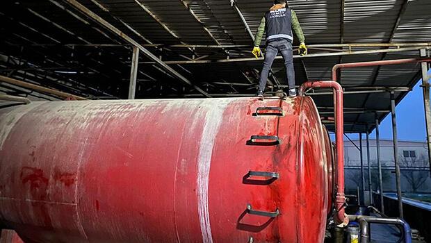 İzmir'de 254 ton kaçak akaryakıt ele geçirildi