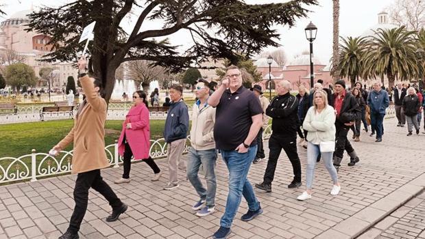 Yabancı turist tedirginliği attı: Depremin tatil planlarını bozmadığını belirten turistler ülkelerinde Türkiye'yi tavsiye edeceklerini söylüyor