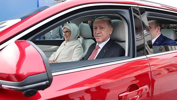 Cumhurbaşkanı Erdoğan Togg'un direksiyonunda! Gülümseten diyalog