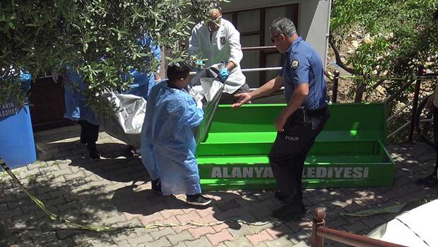 Antalya'da korkunç cinayet! Oğlu cinayet şüphelisi olarak aranıyor