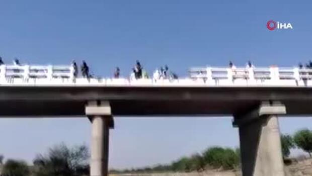 Hindistan’da otobüs köprüden uçtu: 22 ölü