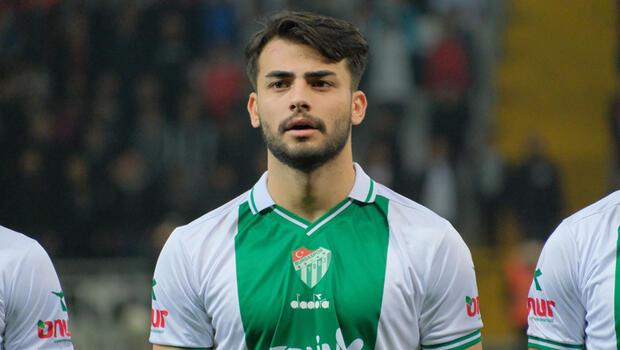 Bursaspor'da 3 futbolcunun sözleşmesi yenilendi