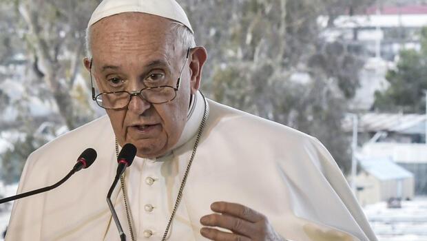 Papa’dan evcil hayvanlara 'çocuk' muamelesi yapılmasına tepki: 'Bir sürü çocuk aç'