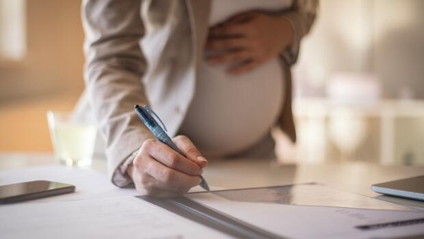 BİR SORUDAN FAZLASI | Yöneticim hamile kalmamam için baskı yapıyor, ne yapacağım?