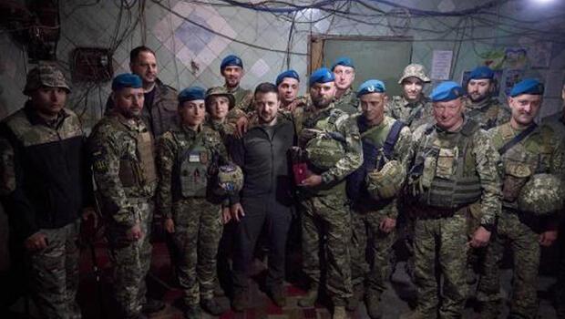 Zelenski, Vuhledar’da Ukrayna askerlerini ziyaret etti  