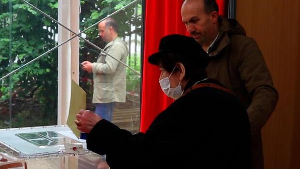 Fransa'daki Türk seçmenlerin oy verme işlemi devam ediyor