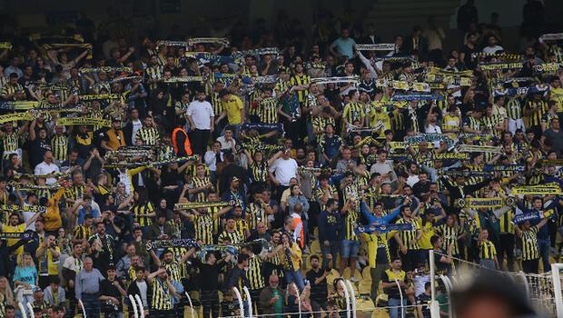 Fenerbahçe - Antalyaspor maçında Ali Koç yönetimi protesto edildi