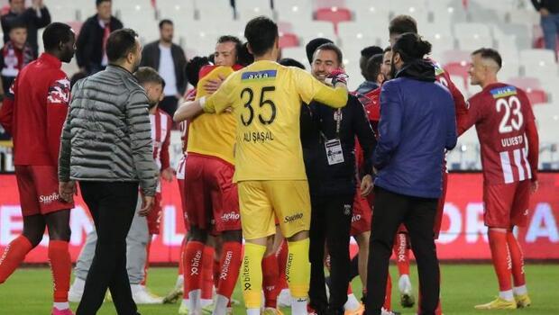 Süper Lig'de kalmayı garantileyen Sivasspor büyük sevinç yaşadı