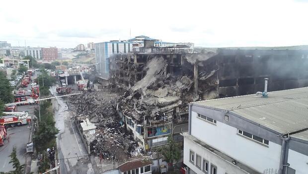 Başakşehir'deki 4 gündür yanan binada itfaiye ekipleri arama yaptı