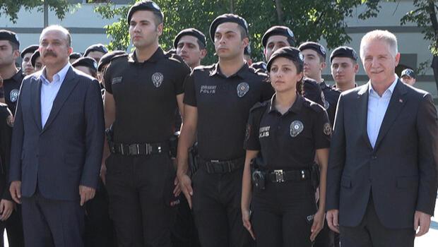 Vali Gül, çevik kuvvet polisleriyle bayramlaştı