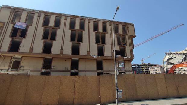 3 katlı binası çökmüştü... Arel Üniversitesi'nin yıkımı başladı