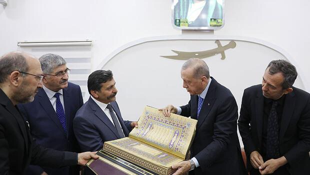 Cumhurbaşkanı Erdoğan'dan cemevine ziyaret 