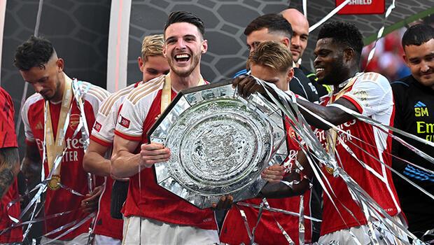 Arsenal yeni sezona kupayla başladı