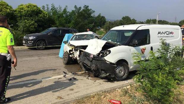 Bursa'da feci kaza: 2 kişi hayatını kaybetti, 1 kişi yaralandı