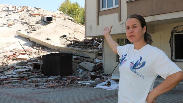 Kahramanmaraş'ta kontrollü yıkım sırasında yan binanın üzerine devrildi