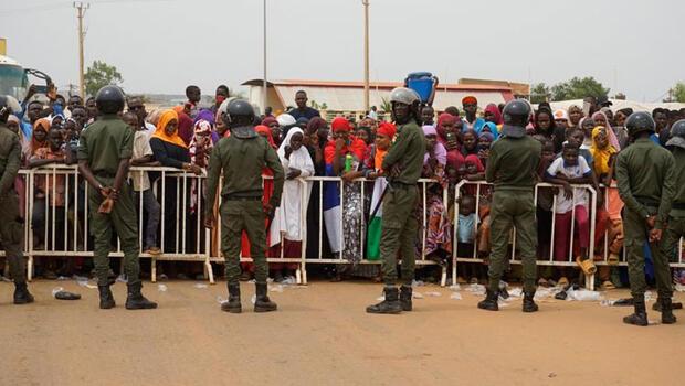Askeri yönetim talimatı verdi: Nijer'de  Fransa büyükelçisinin sınır dışı ediyor