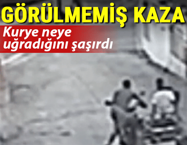 Seyir halindeyken üzerinden atladıkları motosiklet kuryeye çarptı