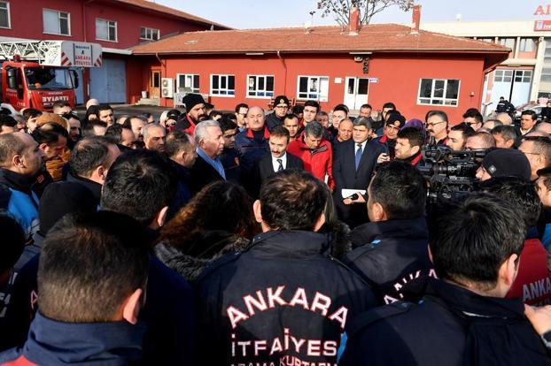 Beş saat boyunca yanından ayrılmadı