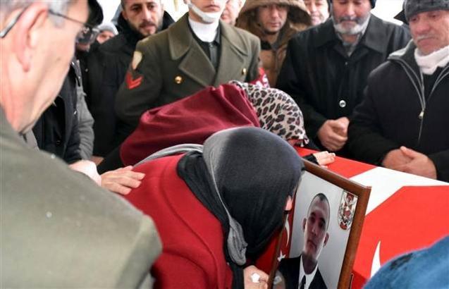 Suriye şehidi Acar’a anne vedası: Güle güle meleğim, canım oğlum