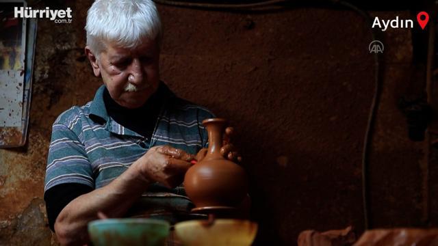 Asırlık atölyede ilk günkü aşkla çamura şekil veriyor