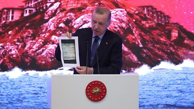 27 Mayıs Darbesi'nin 62. yılı... Cumhurbaşkanı Erdoğan, tarihi belgeyi gösterdi: 'Bay Kemal'in söylediklerinden farkı var mı?'