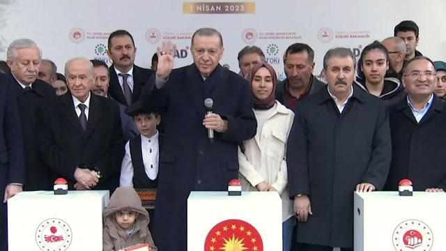 Son dakika... Cumhurbaşkanı Erdoğan: Toplanıp dağılanlarla değil, söz verip yapanlarla beraberiz