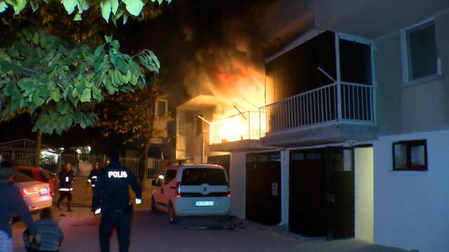 Evde yangın çıktı: 1 kişi yaralandı, 3ü çocuk 5 kişi dumandan etkilendi