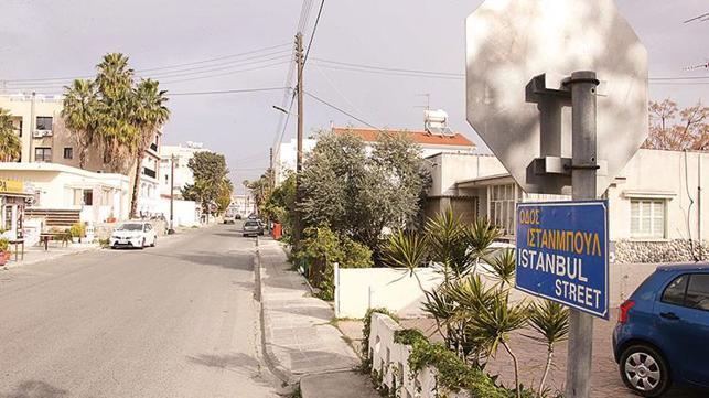 Rum yönetimi Türkçe sokak adlarını siliyor