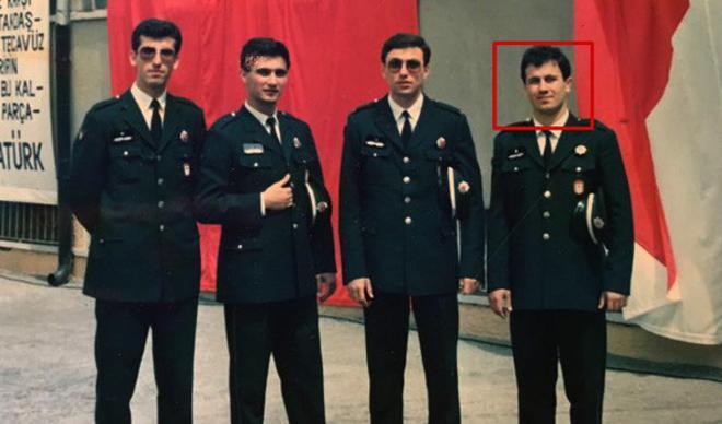 Eski çevik kuvvet amiri bakın şimdi ne yapıyor? Eski çevik kuvvet amiri bakın şimdi ne yapıyor?