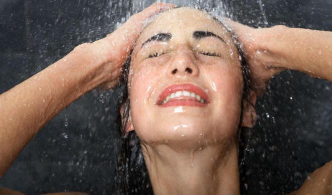 Oruçluyken banyo yapmak orucu bozar mı? Oruçluyken banyo yapmak orucu bozar mı?