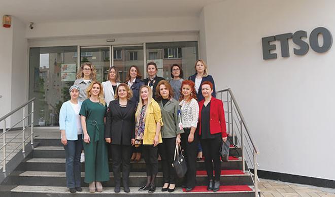 Köy köy dolaşıp erkekleri ikna ettiler Köy köy dolaşıp erkekleri ikna ettiler
