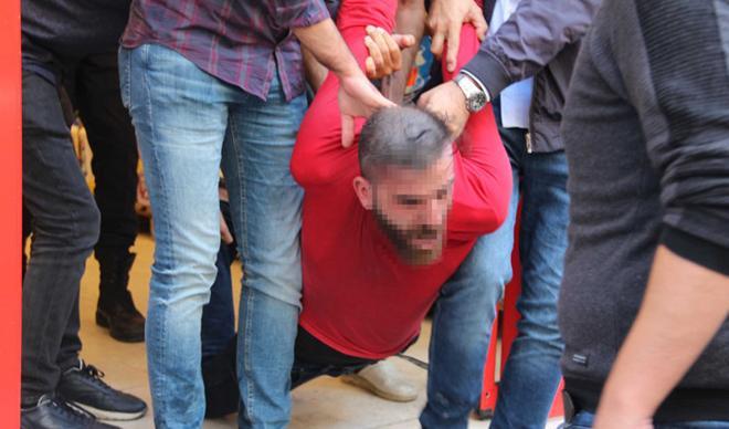 İstanbul'da şoke eden olay! Marketin tuvaletinden böyle çıkarıldı... İstanbul'da şoke eden olay! Marketin tuvaletinden böyle çıkarıldı...
