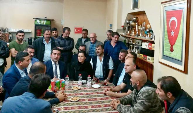 Almanya’da terör örgütü yandaşlarının saldırdığı Türk işçilere ziyaret Almanya’da terör örgütü yandaşlarının saldırdığı Türk işçilere ziyaret