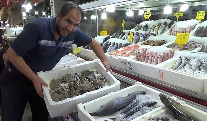 Tanesi 5 liradan satılıyor... Denizi olmayan kentte yengeç kapış kapış gidiyor! Tanesi 5 liradan satılıyor... Denizi olmayan kentte yengeç kapış kapış gidiyor!