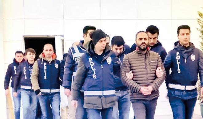 Pavyon çetesine baskında şoke eden detaylar! Kulak da kesmişler Pavyon çetesine baskında şoke eden detaylar! Kulak da kesmişler
