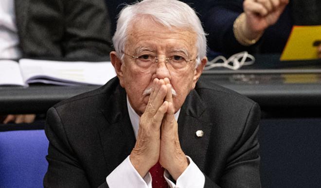 Podolay üçüncü şansında da kaybetti Podolay üçüncü şansında da kaybetti