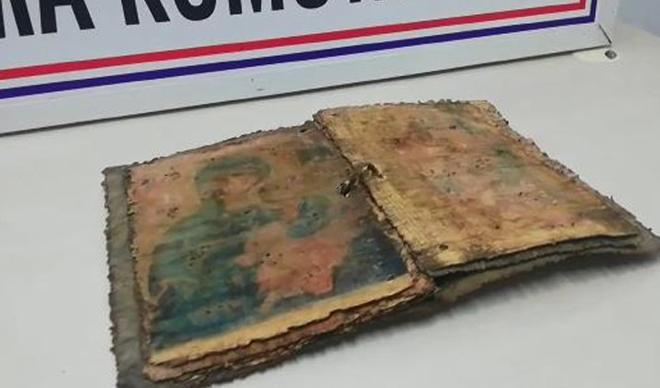 Bursa'da bin yıllık İncil ele geçirildi Bursa'da bin yıllık İncil ele geçirildi