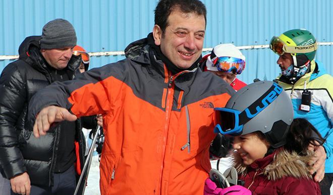 Ekrem İmamoğlu ve ailesi Palandöken'de tatilde Ekrem İmamoğlu ve ailesi Palandöken'de tatilde