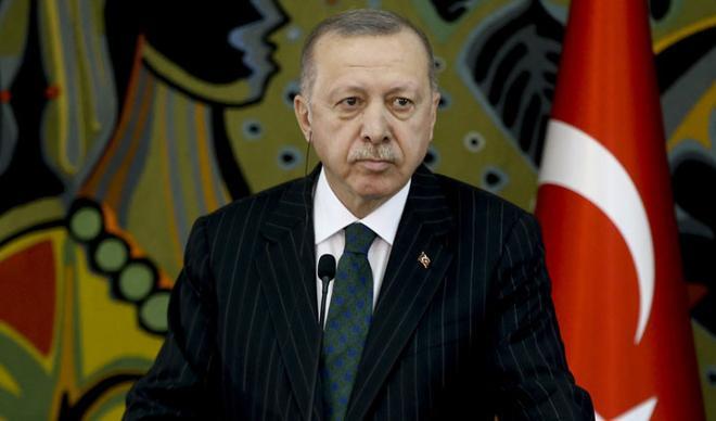 Erdoğan tepki gösterdi: 'Maaşlı askerdir, Kaddafi'ye de ihanet etmişti' Erdoğan tepki gösterdi: 'Maaşlı askerdir, Kaddafi'ye de ihanet etmişti'