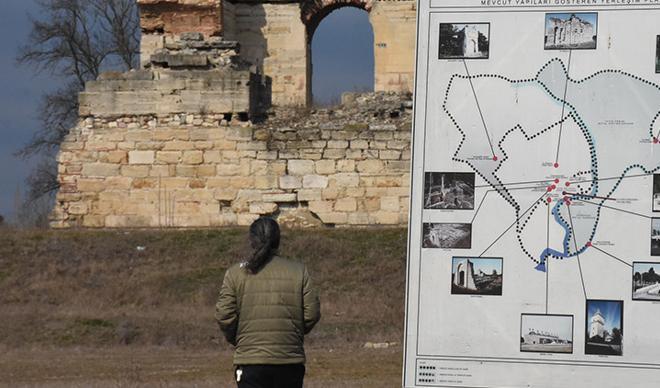 Edirne'de tarihi keşif heyecanı! Osmanlı Saray'ının kapısı bulundu Edirne'de tarihi keşif heyecanı! Osmanlı Saray'ının kapısı bulundu