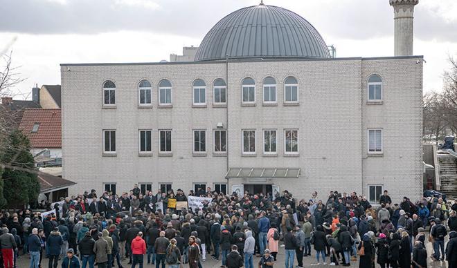 Meydanı ırkçı ve İslam düşmanlarına dar edeceğiz Meydanı ırkçı ve İslam düşmanlarına dar edeceğiz