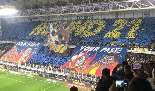 Fenerbahçe - Galatasaray derbisinde dikkat çeken koreografi Fenerbahçe - Galatasaray derbisinde dikkat çeken koreografi