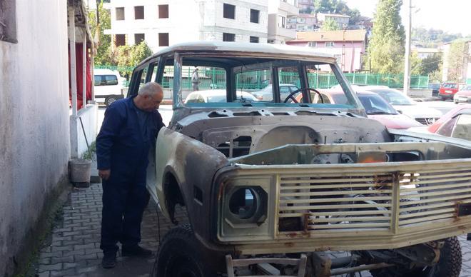 23 yıl önce Pala'ya satmıştı... 28 ayda hurda haldeki arabayı topladı 23 yıl önce Pala'ya satmıştı... 28 ayda hurda haldeki arabayı topladı