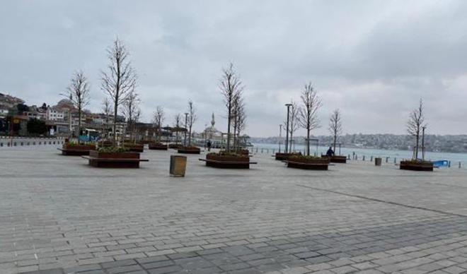 Üsküdar Meydanı'nda sessizlik sürüyor Üsküdar Meydanı'nda sessizlik sürüyor