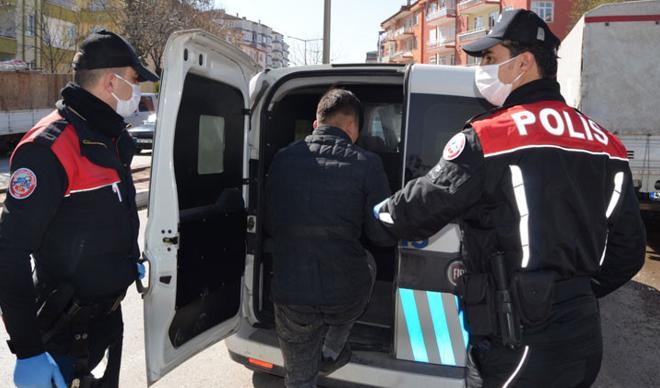 Yasağa uymayan 20 yaş altındaki gençler polise yakalandı! Yasağa uymayan 20 yaş altındaki gençler polise yakalandı!